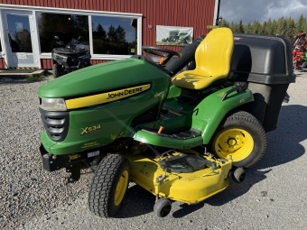 Åkgräsklippare John Deere X534 John Deere X534 Denna maskin omfattas ej av ML Trygghetsköp 3mån/100tim
Maskinen säljes för kunds räkning utan garanti.
För mer information kontakta din säljare.

54 tums klippaggregat
Med uppsamlare + fläkt