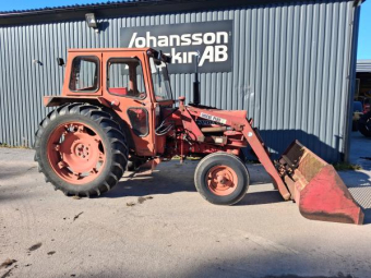 VOLVO BM 430 QUCKE LASTARE SKOPA Övrigt VOLVO BM 430 QUCKE LASTARE 13,6-36 7,50-16
Hydrualisk tipp på skopan
Anfästning typ Ålö 2
Servostyrning
Motorvärmare 220v