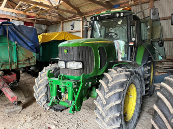 JOHN DEERE 6920S TRAKTOR John Deere 6920S TRAKTOR TRAKTORN ÄR UTRUSTAD MED:
*FRONTLYFT  
*4 DUBBELVERKANDE UTTAG  
*LS  
*FRAMAXELFJÄDRING  
*HYTTFJÄDRING
*ATU 200 RATT
VÄXELLÅDAN ÄR BYTT TILL 6030 AUTOPOWER-LÅDA
...
MNR 28818
...
PRIS EXKL. MOMS: 375.000:-
...
Vi reserverar oss för felskrivning. Kontakta alltid oss innan du åker och tittar, så vi kan säkerställa att maskinen finns på plats.
