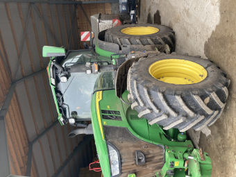 JOHN DEERE 7R 290 C-PRO TRAKTOR 50 KM FR.LYFT PTO John Deere 7R 290 C-PRO TRAKTOR 50 KM/H TRAKTORN ÄR UTRUSTAD MED:
*FRONTLYFT 
*FRONT PTO 
*AUTOTRAC 
*710/75X42 & 650/60X34 DÄCK 
*COMMANDPRO, JOYSTICK FÖR STEGLÖS VÄXELLÅDA 
*AKTIVT SÄTE 
*5 DUBBELVERKANDE UTTAG 
*LEDBELSYNING
*IMMOBOLIZER 
*LUFTBROMS 
*VAGNSBROMS

DRIFTSTID:
CA 4400 TIMMAR
...
MNR 29642
...
PRIS EXKL. MOMS: 2 195 000:-
...
Vi reserverar oss för felskrivning. Kontakta alltid oss innan du åker och tittar, så vi kan säkerställa att maskinen finns på plats.
