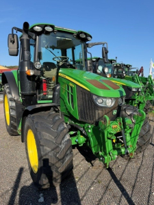 JOHN DEERE 6120M TRAKTOR STEPNOSE John Deere 6120M TRAKTOR STEPNOSE TRAKTORN ÄR UTRUSTAD MED:
*LEDBELYSNING 
*BLIXTRAMP TAK 
*HEL OCH HALVLJUS VID HYTTSTOLPE*
*RADIO
*LUFTSTOL 
*MEDÅKARSITS 
*JOYSTICK I ARMSTÖD 
*AC 
*POWER AUTOQUAD PLUS 24/24, EN SEMI-POWERSHIFT-VÄXELLÅDA FÖR TRAKTORER SOM GER 24 VÄXLAR FRAMÅT OCH 24 BAKÅT MED AUTOMATISK VÄXLING INOM GRUPPERNA
*BAKRUTETORKARE 
*FRONTLYFT 
*HYDR. VAGNSBROMS 
*3 DUBBELVERKANDE HYDR UTTAG BAK
*FRAMAXELFJÄDRING 
*HYTTFJÄDRING 
*FRAMSKÄRMAR 
*SKÄRMBREDDARE BAK
*540/65R35 DÄCK BAK CA 40% KVAR
*440/65R24 DÄCK FRAM 20% KVAR
...
MNR 29456
...
PRIS EXKL. MOMS: 749.000:-
...
Vi reserverar oss för felskrivning. Kontakta alltid oss innan du åker och tittar, så vi kan säkerställa att maskinen finns på plats.
