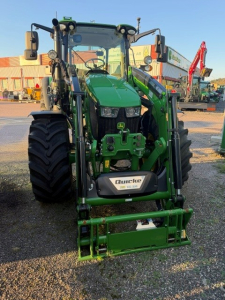 JOHN DEERE 5105M PQ+ TRAKTOR FR.LYFT John Deere 5105M PQ+ TRAKTOR FR.LYFT TRAKTORN ÄR UTRUSTAD MED:
*FRONTLYFT  
*PQ+ VÄXELLÅDA  
*AUTOTRAC READY  
*540X38 BAKDÄCK 
*480X24 FRAMDÄCK   
*3 DUBB.UTTAG 
*BAKRUTETORKARE
*LEDBELYSNING  
*LUFTSÄTE  
*VAGNSBROMS 
*ROTERANDE LJUS
"HEL OCH HALVLJUS VID HYTTSTOLPE 
*RADIO 
*FRAMSKÄRMAR
*SKÄRMBREDDARE BAK 
*QUICKE FRONTLASTARE UTRUSTAD MED EURO/SMS 3:DJE FUNKTION DÄMPNING EL OMSLAG MELLAN LAST OCH FRONTLYFT
...
MNR 36724
...
PRIS EXKL. MOMS: 1.025.000:-
...
Vi reserverar oss för felskrivning. Kontakta alltid oss innan du åker och tittar, så vi kan säkerställa att maskinen finns på plats.
