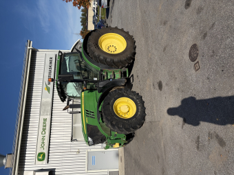 John Deere 6195R Övrigt John Deere 6195R Årsmodell: 2015
Driftstid: 8000h
AutoPowr/IVT - 40 km/h
4600 display 10"V2 Command Center-display
AutoTrac aktivering
StarFire 6000-mottagare
JDLink 4G Modem
Premium-säte 
Speglar - vidvinkel
Radio, Premium 
Hydraulpump 155l/min