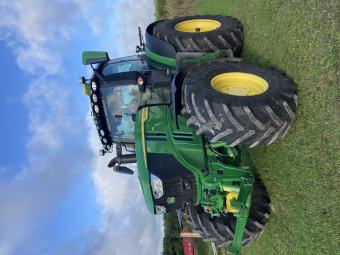 JOHN DEERE 6R 250 C-PRO TRAKTOR 50 KM FR.LYFT PTO John Deere JOHN DEERE 6R 250 C-PRO TRAKTO TRAKTORN ÄR UTRUSTAD MED:
FRONTLYFT
FRONT PTO  
AUTOTRAC READY   
650/85X38 BAKHJUL
600/70X28 FRAMHJUL
TRELLEBORG RACK-PINION BAKAXEL  
FLEXFÄLGAR FRAM  
VÄNDBAR FLÄKT 
ULTIMATE SKINNSÄTE  
TAKLUCKA  
JD ELSERVO  
5 DUBB.UTTAG BAK 
ISOBUS  
HYDR.STABSTAG  
HYDR.TOPPSTÅNG
SMART 4WD 
VAGNSBROMS  
LUFTBROMS 
2 DUBB.UTTAG FRAM
ISOBUS FRAM
4600 MED AUTOMATION 4.0 +EXTENDED SKÄRM. 
ARBETSLJUS ULTIMATE LED-BELYSNING 
...
MNR 33160
...
PRIS EXKL. MOMS: 2.095.000:-
...
Vi reserverar oss för felskrivning. Kontakta alltid oss innan du åker och tittar, så vi kan säkerställa att maskinen finns på plats.

