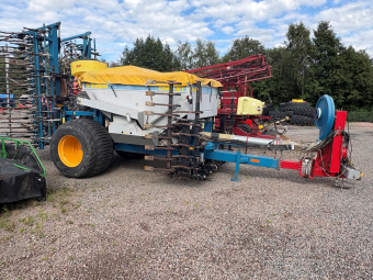 ÖVERUM COMBIJET 4606 SÅMASKIN Överum COMBIJET 4606 SÅMASKIN *CROSS BOARD  
*HEAVY DUTY HARV  
*FLÄKT FRAM  
*ÖVERBYGGNAD  
*AKS KONTROLLBOX*
*MARKÖRER  
*SPÅRMARKERING
*APV PS 200 FRÖSÅMASKIN
...
MNR 25919
...
PRIS EXKL. MOMS:  87.000:-
...
Vi reserverar oss för felskrivning. Kontakta alltid oss innan du åker och tittar, så vi kan säkerställa att maskinen finns på plats.
