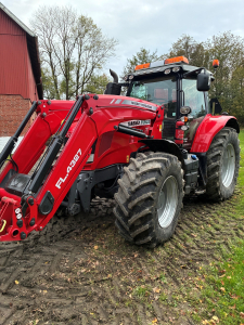 MASSEY FERGUSON 7718 TRAKTOR FR.LYFT PTO Massey Ferguson MASSEY FERGUSON 7718 TRAKTOR LASTARE 
FRONTLYFT MED PTO.
3 DUBBELVERKANDE UTTAG BAK.
...
MNR 41126
...
PRIS EXKL. MOMS: 799 000:-
...
Vi reserverar oss för felskrivning. Kontakta alltid oss innan du åker och tittar, så vi kan säkerställa att maskinen finns på plats.
