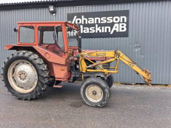 MF 168 BERGSJÖ 810 LASTARE Övrigt MF 168 BERGSJÖ 810 LASTARE 13,6-38
Svag på hydrualiken därav Priset