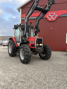 MF 3060 4WD Massey Ferguson MF 3060 Mycket Trevlig liten lastartaktor som går 40 km/h. mekaniska växlar med en snabbväxel.
Har fixat de mesta på denna motorn renoverad hytten lackad och tillfixad ny stol och innertak mm .
går fint ca 10000 timmar pris 175000 kr ex moms
Ring eller maila Tobbe 0498-654505 eller John 0498-654508
Fritt Oskarshamn eller Nynäshamn 
